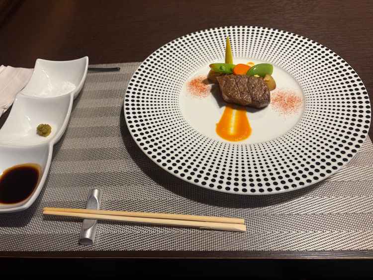 コース料理メインのお肉を試食でいただきました。