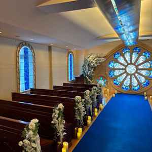 青色のステンドガラスは素敵でした。