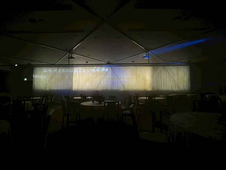 壁一面に動画を映すことが可能。