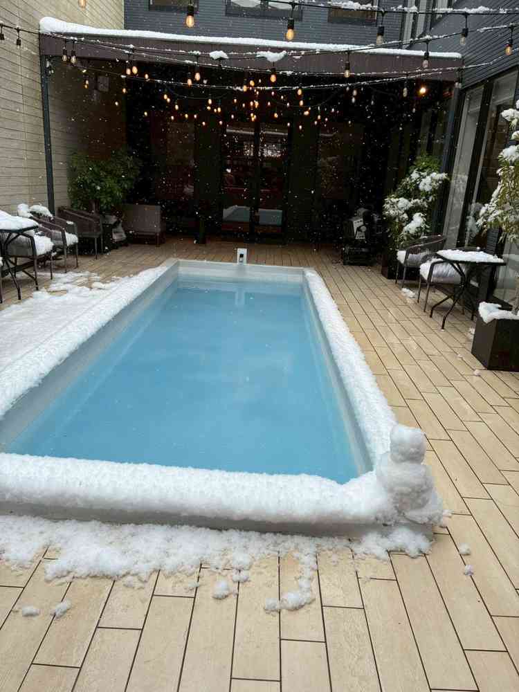 チャペル近くのプール