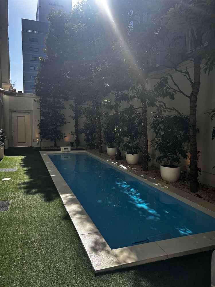 披露宴会場にあるガーデンで、プールが付いていました。室内外の演出を取り入れられる点が魅力的でした。