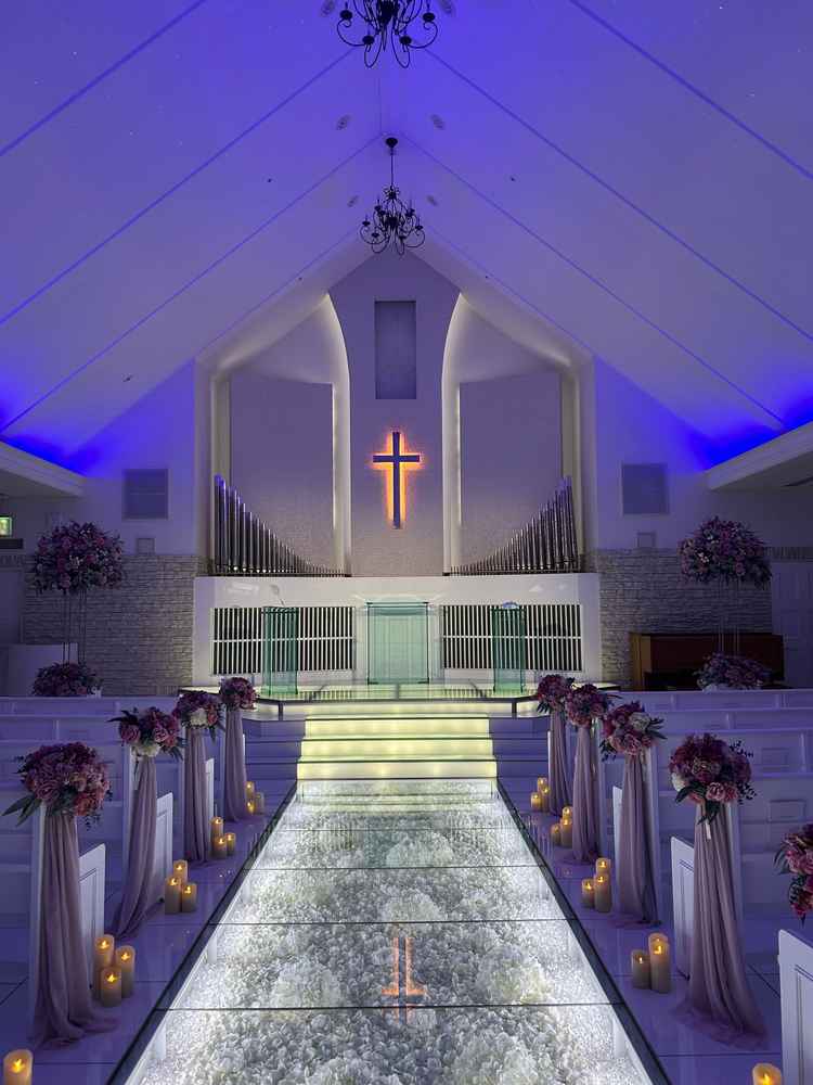 ライトのカラーも選べるそう。床のお花がとてもキラキラして綺麗です。とても可愛い場所でした。