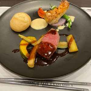 お魚料理が特に美味しかったです。