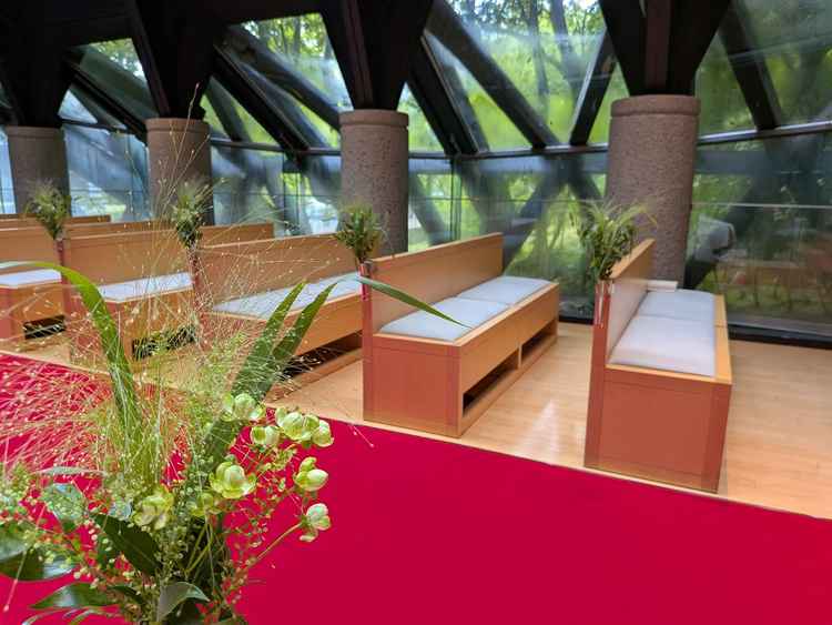 梅雨の時期の見学で、会場横側のガラス部分の結露が気になりました。