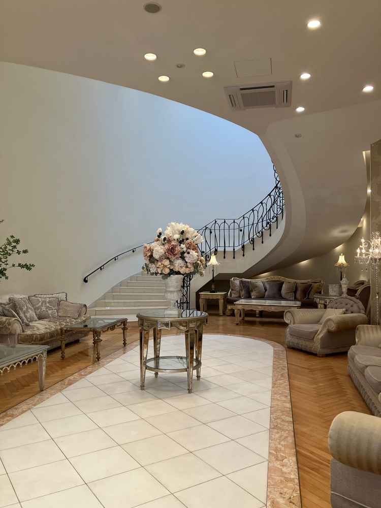 天井が高く開放感あふれるメインロビーです。こちらは共有スペースだそうです。