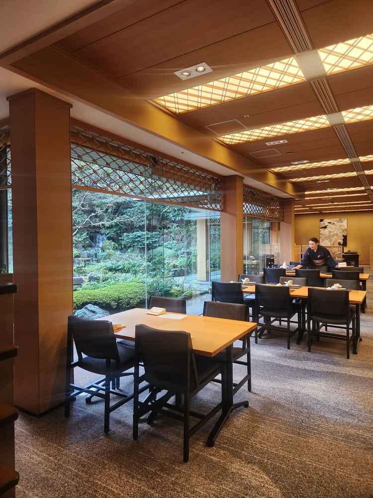 和食の披露宴会場お庭が圧巻でとても綺麗でした。