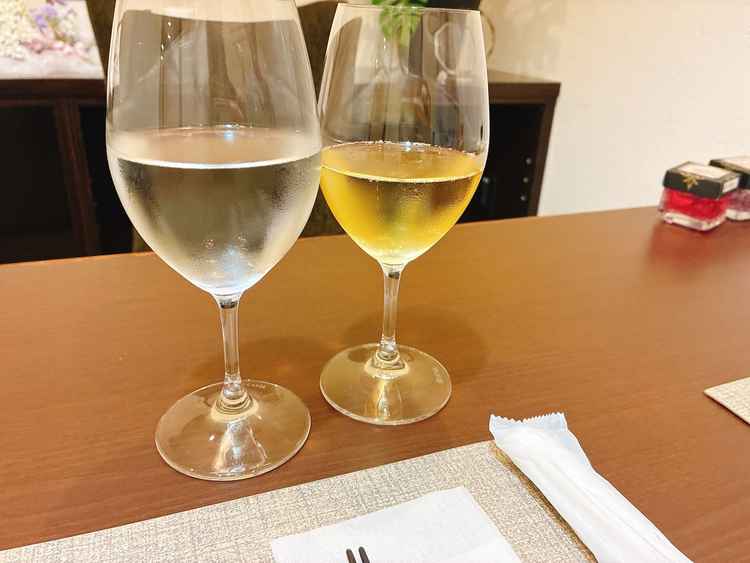 シャンパンのノンアルコール、アルコール、お肉に合うワインを提供してもらいました。飲みやすかったです。