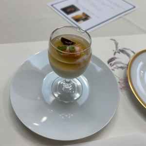 試食でいただいたさつまいものムース(出汁のジュレがのっているため混ぜて食べる)