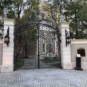 入り口の門が大きくて重厚感があり素敵だった。