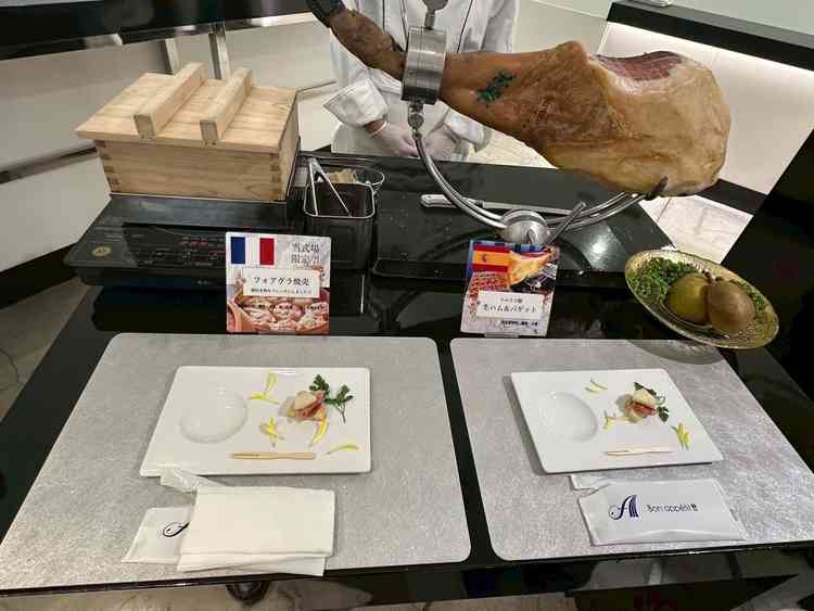 ウェルカムパーティー用のハムの食べ放題は迫力がありました。