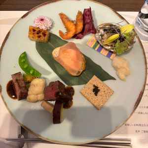 試食会のメイン料理。盛り付けも鮮やか、味もおいしかった。