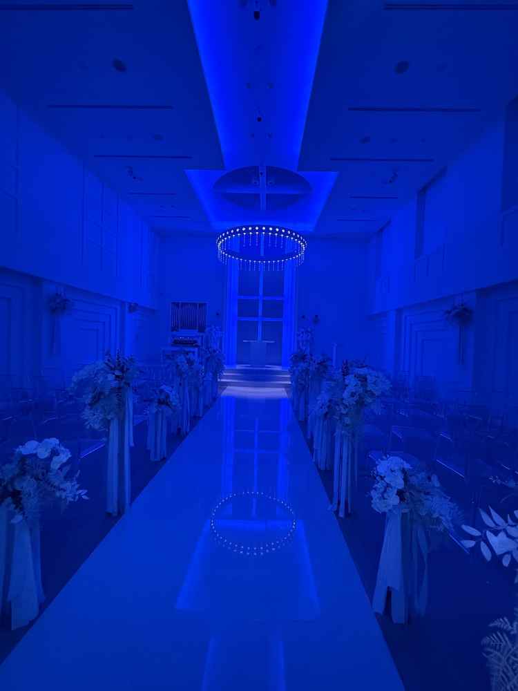 チャペルの光の演出の際の写真