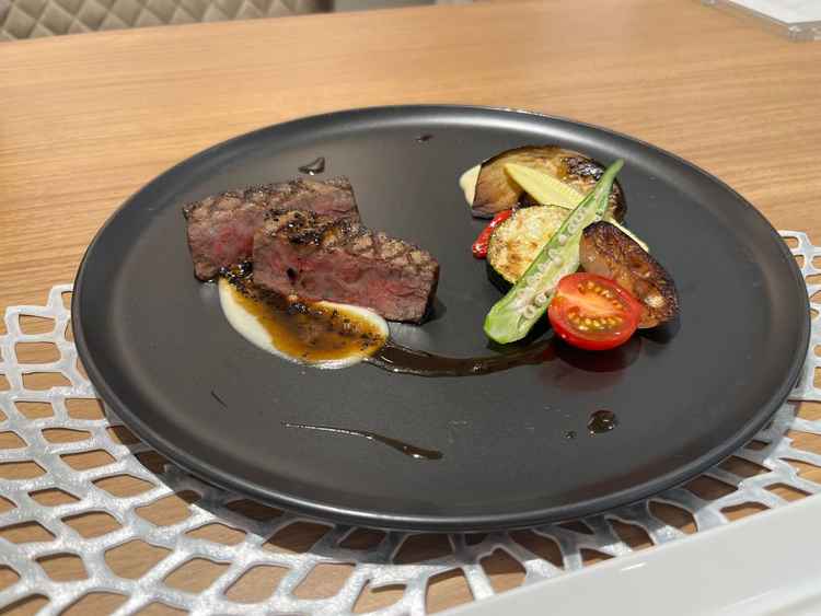 メインのお肉料理。