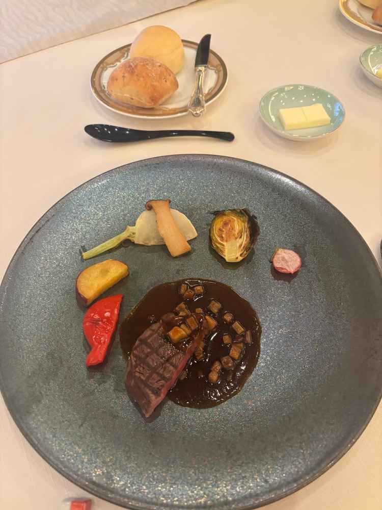 メインのフィレステーキ。担当者が肉には自信があるといってるだけあり、とてもおいしかった。