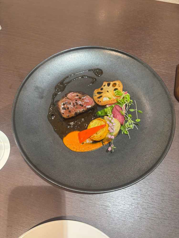 試食で出された国産牛アルモニービーフのポワレ。見た目も味もよかった
