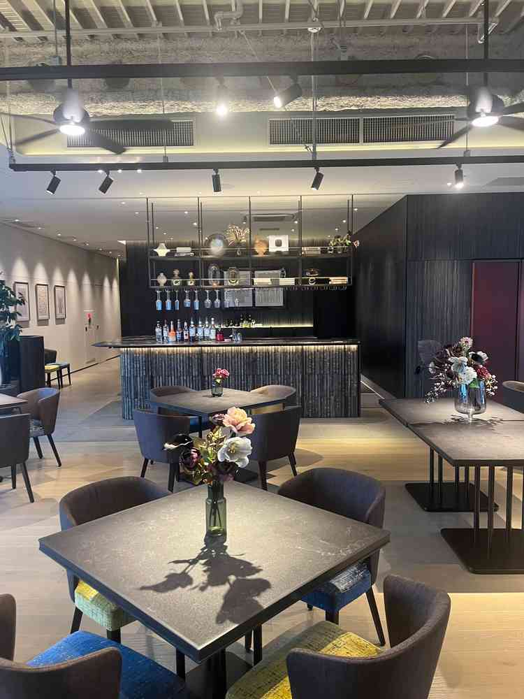 披露宴ふたつめの会場　こちらは広さも狭目ですがシックでいい！