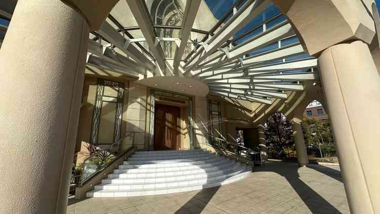 フラワーシャワースペースまでスピーカー、屋根がありここでしかできない演出ができるのがいい