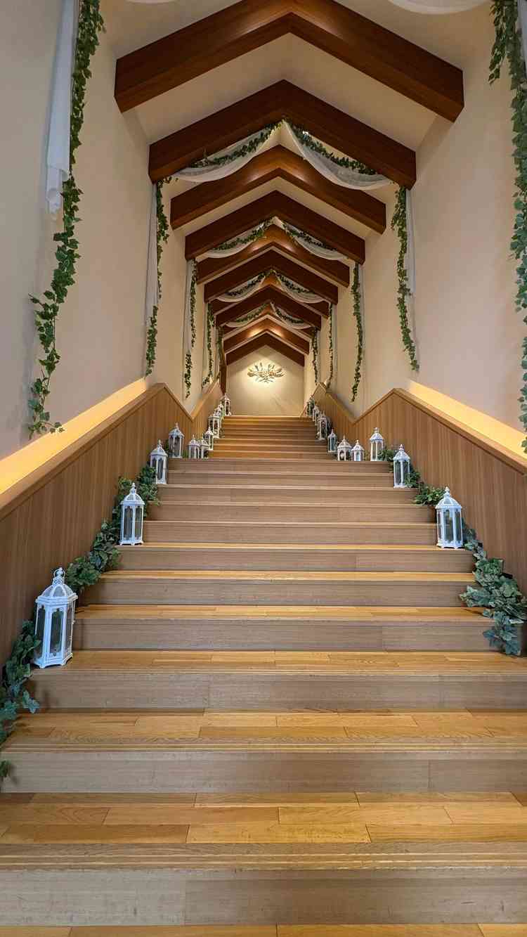 雨の日はこちらでフラワーシャワーができるそうです。