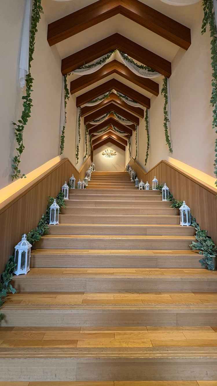 雨の日はこちらでフラワーシャワーができるそうです。