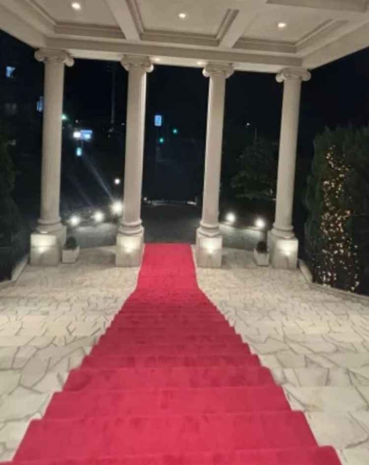 想像しただけでワクワクするロングレッドカーペットでした