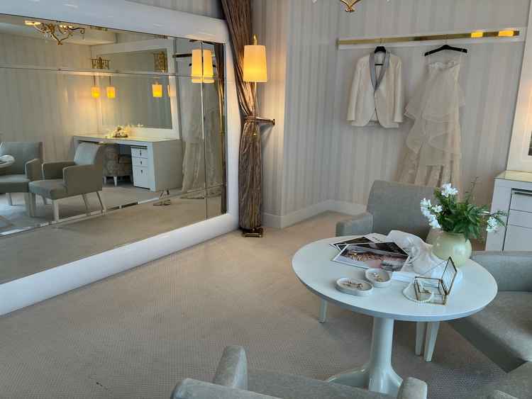 ホテルの客室と着替えを行う部屋が隣接しているので便利だと思った