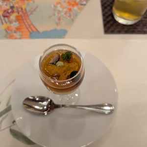 先付の嶺岡豆腐。優しい口当たりでとろとろのお豆腐がおいしかった。