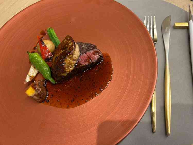 牛ヒレ肉やオクラなどが香ばしく作られてとても美味しかったです！