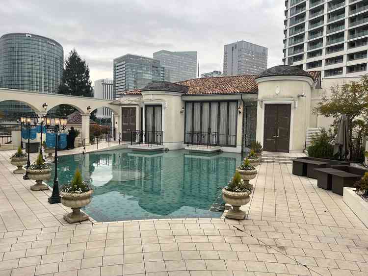 プールを使い風船を飛ばしたりと演出が出来る