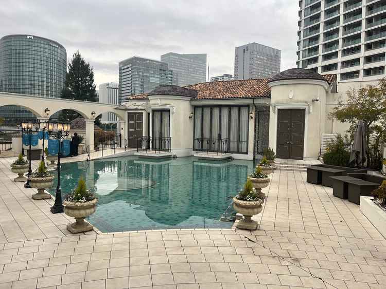 プールを使い風船を飛ばしたりと演出が出来る