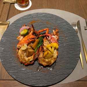 オマール海老は歯応えがあり、プリプリ。こだわりの無農薬野菜は味に深みがありました。