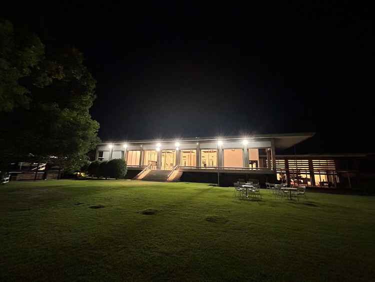 ガーデンから見た披露宴会場です。何ができるか想像が膨らみます。