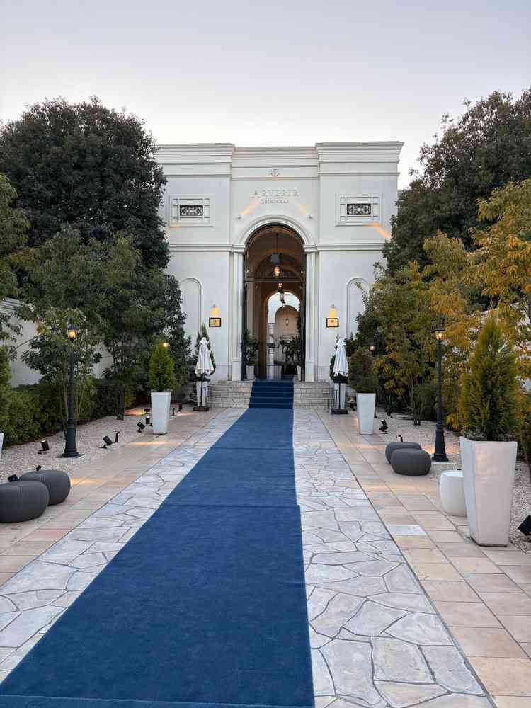 入り口を入った部分。フラワーシャワーが似合いそうだと思った。