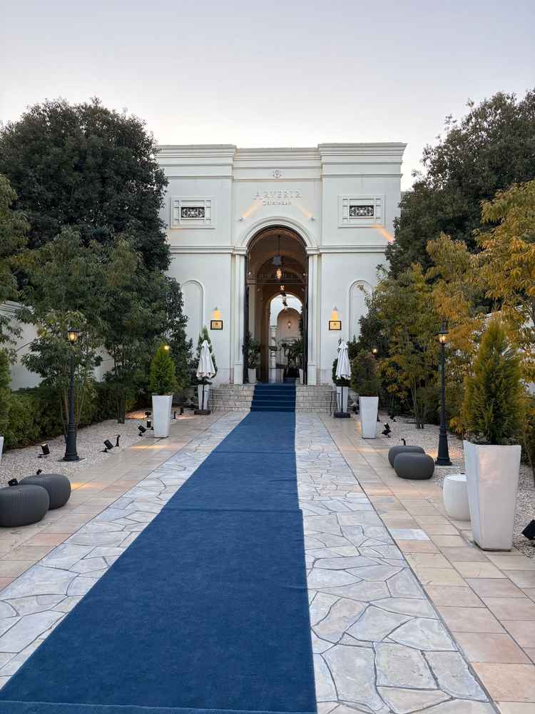 入り口を入った部分。フラワーシャワーが似合いそうだと思った。