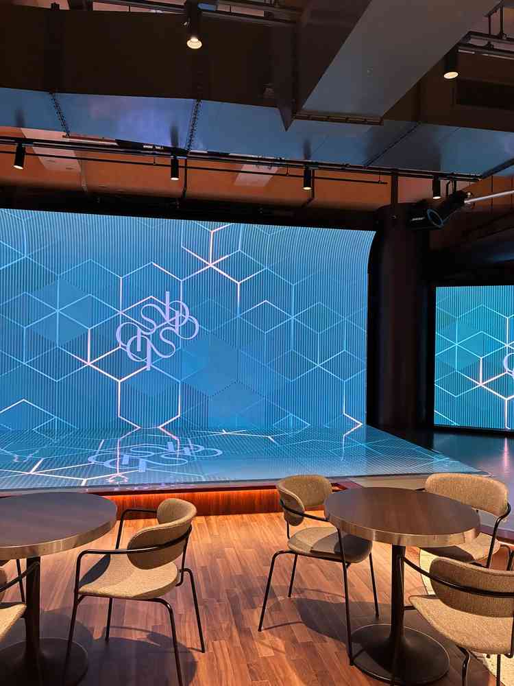 二次会会場のステージ