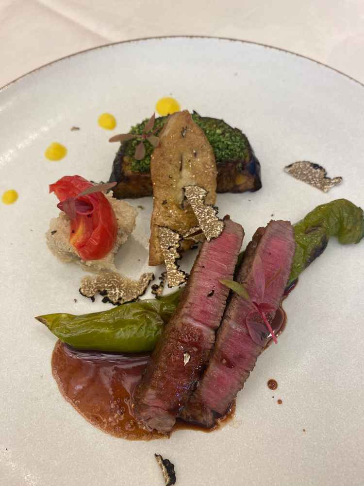 生トリュフ香る飛騨牛のフィレ肉。とても美味しい。