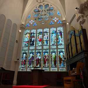 チャペルのステンドグラスです。実際に見ると写真より迫力がありました。