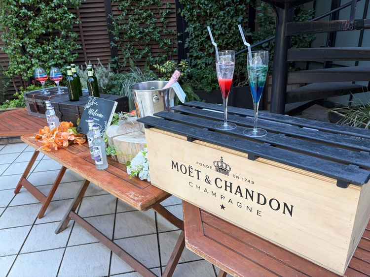 披露宴会場にてウェルカムドリンクを体験