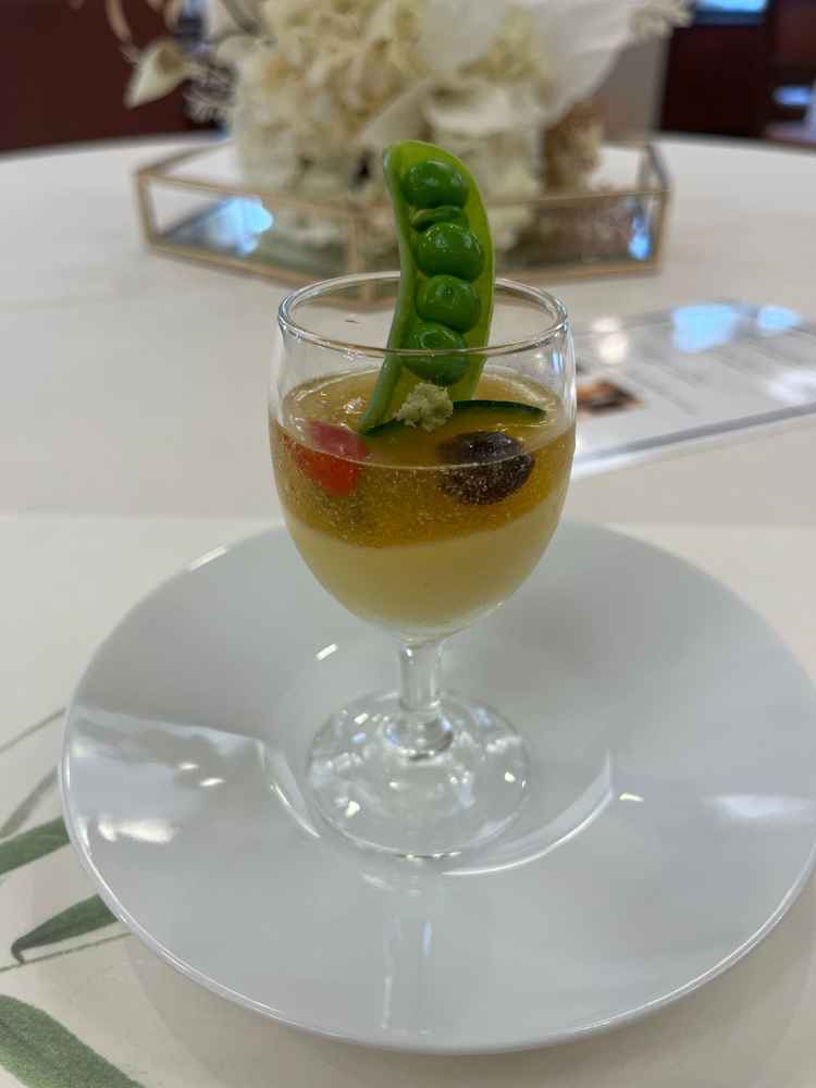 出汁のジュレを添えた夏野菜のムースが、一番美味しかった。