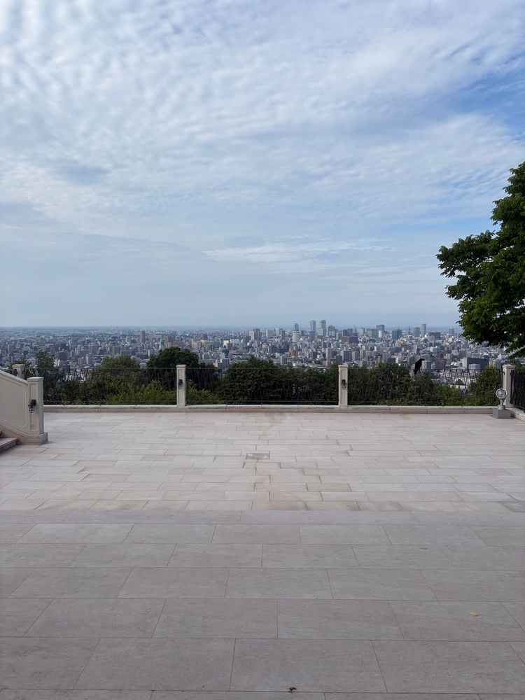 大聖堂の反対側の扉を開けた写真。市内を一望できる絶景。大聖堂は撮影禁止の看板あり出来ずでした。