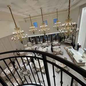 披露宴会場、レイのバルコニーからの写真。天井が高く美しい