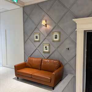 ロビーの2階にあるソファー　フォトスポットになりそうで良い