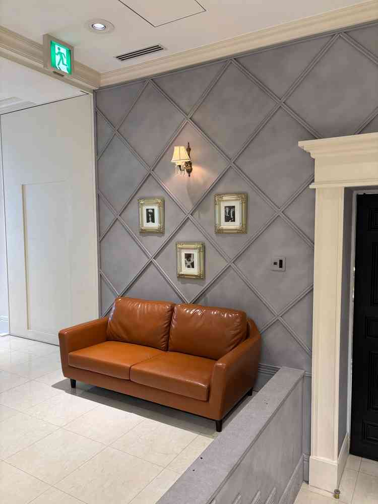 ロビーの2階にあるソファー　フォトスポットになりそうで良い