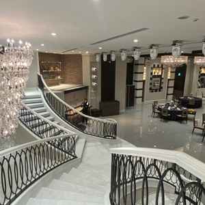 披露宴会場(コンコード)の階段上からの景色。ゲストの席を一望でき、照明や音響の設備もすごかったです