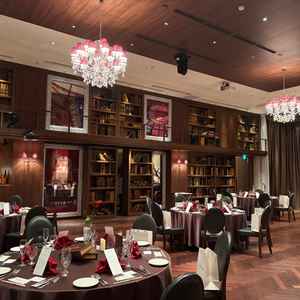 披露宴　茶色の会場