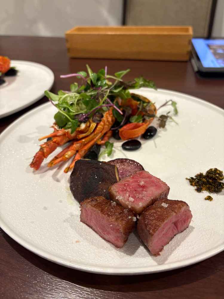 七味がすごく美味しくて、お肉はタレを使ったりして食べていたので七味を使ったお肉料理に感動しました。