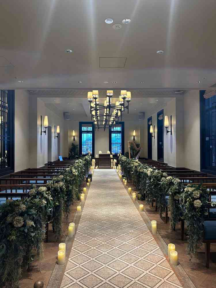 挙式会場。バージンロードがとても長い。ゲストと近い。