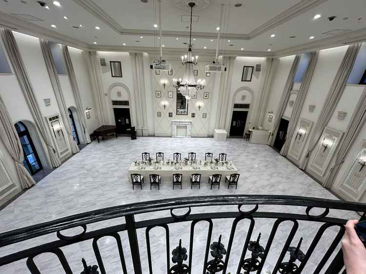 披露宴会場はとても広く、50～60人規模でも十分な広さが確保できそうだった。