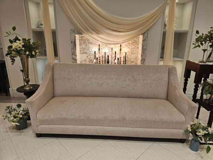 披露宴会場のソファ