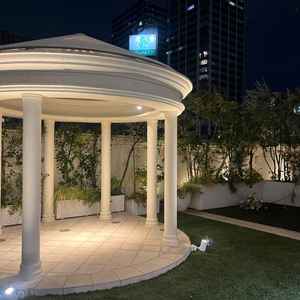 屋上のガーデンでは室内で出来ない演出が出来る新しい空間だった