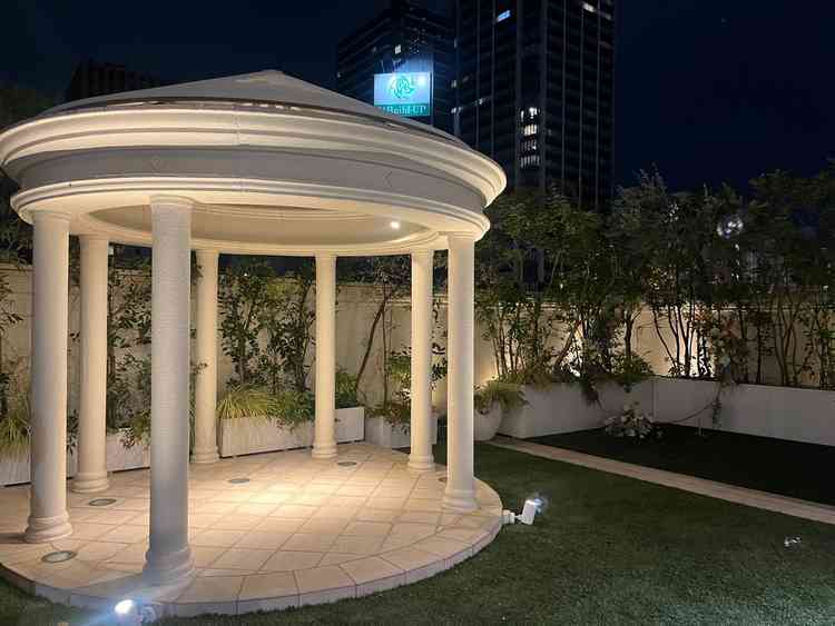 屋上のガーデンでは室内で出来ない演出が出来る新しい空間だった